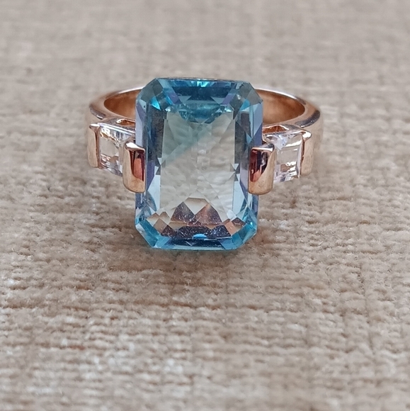 Gold Tone over Sterling Silver Set Blue Multi-faceted Center Rhinestone Ring - Picture 1 of 9